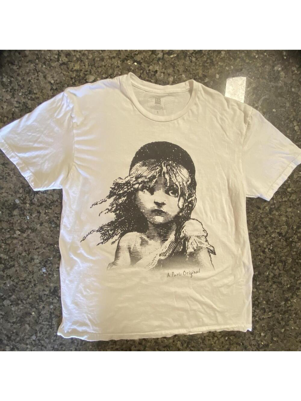 Les Miz Cosette Graphic Print Men's White T-Shirt Large Musical Broadway